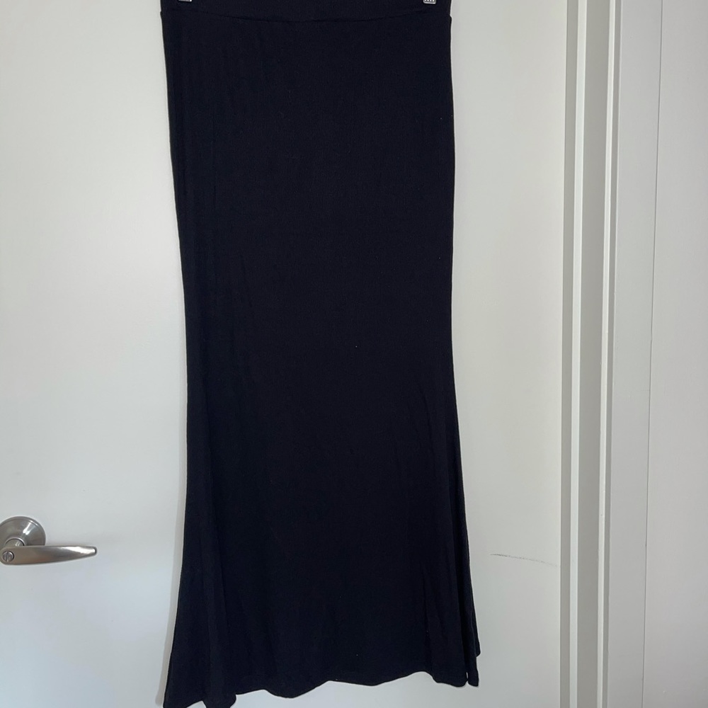 ๐ FN Ribbed Maxi Skirt - Picture 2 of 4